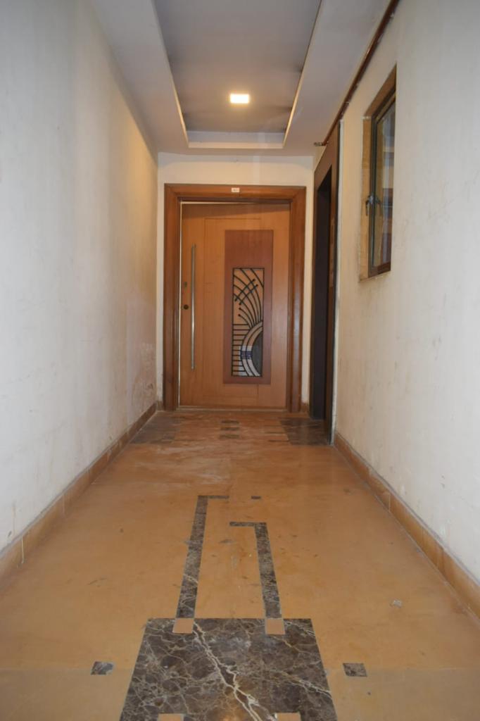 3 BHK Semi Furnished in RNA Azzure , Bandra East